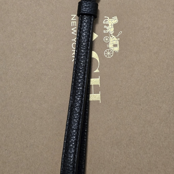 Coach detachable Wrist strap - Picture 8 of 9